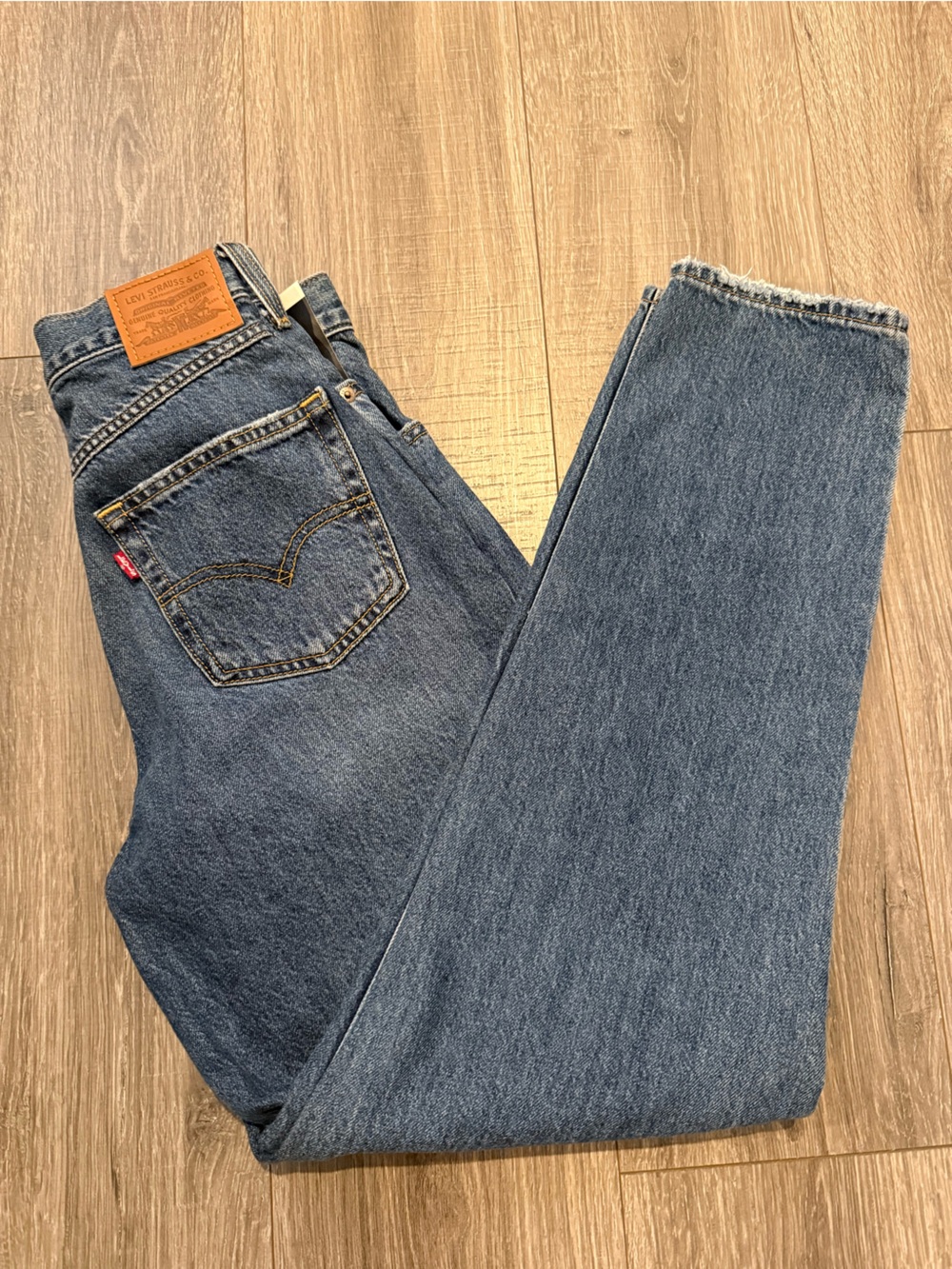 NWT Levi's 80s Mom Jeans Denim 30x30 High Rise Tapered Medium Wash Distressed